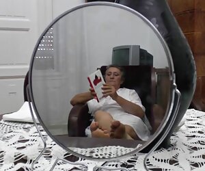Bize parayla sikişmek seksi vücudunu göstermek istiyor