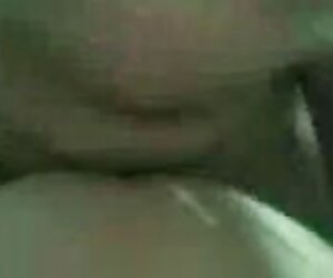 siyah kız kıçını arabada sikişmek sallayarak