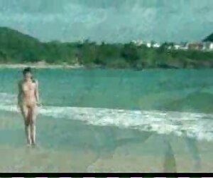 Hottie kanepede kedi para karşılığı sikişmek traş