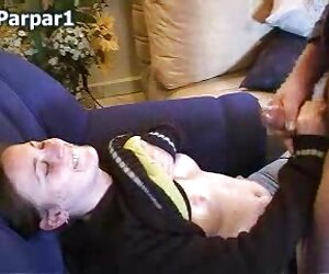 Seksi göt köpekle sikişmek yalama onların organları üzerinde the zemin